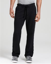 converse and sweatpants