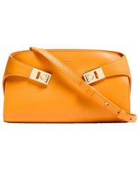 Ferragamo - Mini-Umhängetasche Hug - Lyst