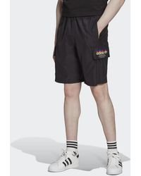 Homme Vêtements Shorts Shorts fluides/cargo Short Classic Sport Uniform Cargo Synthétique adidas pour homme en coloris Noir 