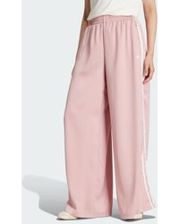adidas - Pantalón Ancho De Raso Con Las 3 Bandas Y Volantes Originals - Lyst