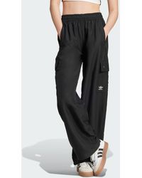 adidas - Pantaloni Essentials Woven Cargo - Lyst