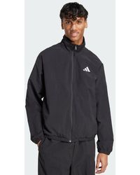 adidas - Giacca A Vento Essenziale Con Logo Piccolo - Lyst
