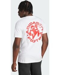 adidas - T-Shirt Grafica Con Adesivi Sul Calcio - Lyst