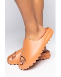my type flat sandal