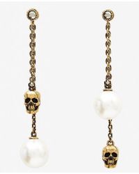 Alexander Mcqueen Outlet: mini rhinestones pavé Skull earrings - Grey