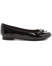 clarks womens black flat shoes