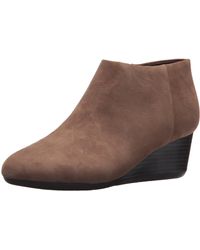 easy spirit shuffle ankle booties