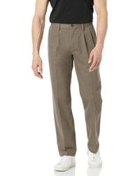 Amazon Essentials Classic-fit Wrinkle-resistant Pleated Chino Pant Brown