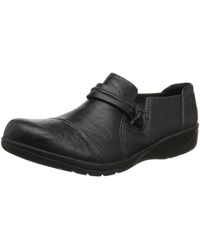 Clarks Leather Cheyn Bow Loafer in 
