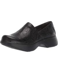 shoes that ground to the earth