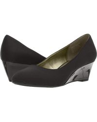 bandolino b flexible wedges