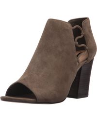 tahari dottie pumps