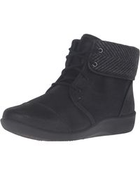 clarks womens flat boots