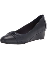 clarks flores petra wedge pump