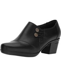 clarks low heel pumps