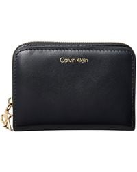 Calvin Klein - Cartera Mujer Medium Flap Zip Around pequeña - Lyst
