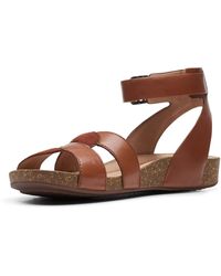 clarks ladies flat sandals