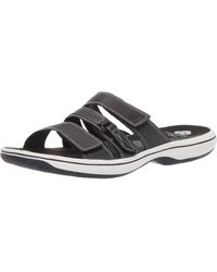 clarks black flip flops