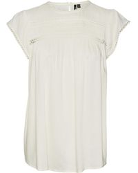 Vero Moda - Spitze oberteil mit kurzen ärmeln - Lyst