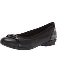 clarks black flat shoes women's