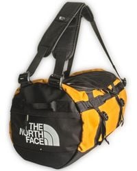 The North Face - Gilman Duffel Sac de Sport Durable avec Bretelles à Dos et poignées latérales rembourrées Noir/Jaune Taille S - Lyst