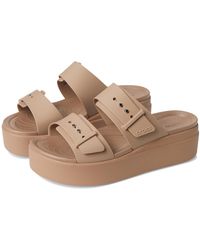 Crocs™ - Mujer Brooklyn Buckle Low Wedge Sandalia - Lyst