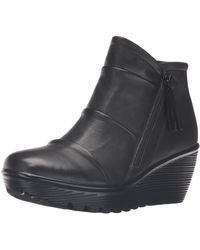 skechers suede wedge boots