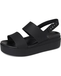 Crocs™ - Mujer Brooklyn Buckle Low Wedge Sandalia - Lyst