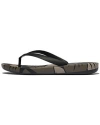 Fitflop - Iqushion S Leaf-print Ergonomic Flip-flops - Lyst