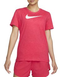 Nike - Fd2884-648 W Nk Df Tee Swoosh T-shirt Lt Fusion Red/pure/htr/white Maat Xs - Lyst