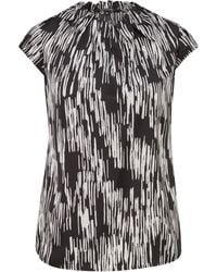 Comma, - Geraffte Bluse mit All-Over-Print schwarz 34 - Lyst