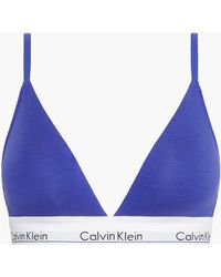 Calvin Klein - Cavin Kein Ght Ined Triange Bra Bue - Lyst