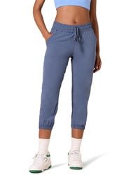 Amazon Essentials - Pantalone Jogger Corto in Tessuto Elasticizzato ad Alte Prestazioni Donna - Lyst