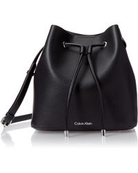 Calvin Klein - Gabrianna Novelty Bucket Bolsas de Hombro para Mujer - Lyst