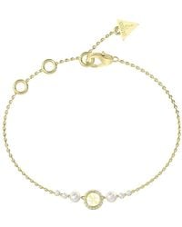Guess - Bracciale da donna collezione Tiny Pearly. Bracciale realizzata in acciaio e di colore oro giallo. Misure: S. La referenza è: - Lyst