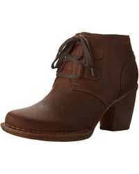 clarks womens boots brown