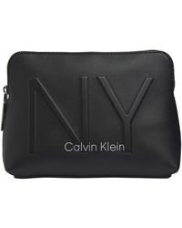 Calvin Klein Borsa da bagno a forma di NY Nero Etichettalia unica