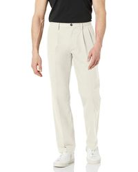 Amazon Essentials Classic-Fit Wrinkle-Resistant Pleated Chino Pant Pantalones - Neutro