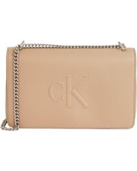 Calvin Klein - Bolso bandolera Mujer Sculpted Flap con cadena - Lyst