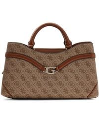 Guess - Handtasche Umhängetasche Dea Girlfriend Satchel Latte Logo hellbraun - Lyst