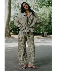 Pilcro - The Kayden High-Rise Camo Carpenter Barrel Trousers By - Lyst