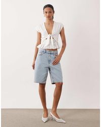 ASOS - Top Met Uitsnijding, Gestrikte Voorkant En Peplum Zoom - Lyst