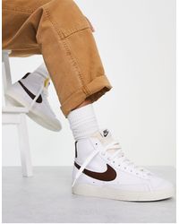 Nike - Blazer mid '77 next - sneakers bianche e marrone cacao - Lyst