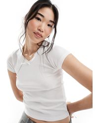Cotton On - Cotton on - t-shirt aderente bianca con scollo a v e rosellina - Lyst