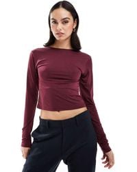 Stradivarius - Top A Maniche Lunghe Bordeaux Aperto Dietro Con Scollo A Barchetta - Lyst