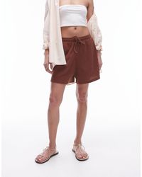 TOPSHOP - Pantaloncini color ruggine casual stropicciati con coulisse - Lyst