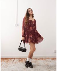 Reclaimed (vintage) - Robe courte et virevoltante à manches longues avec imprimé fleuri et liens noués à l'avant - bordeaux - Lyst