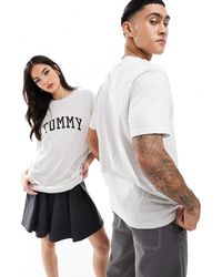 Tommy Hilfiger - T-shirt unisex regular fit stile college grigia con logo - Lyst