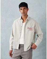 ASOS - Camisa Color Crudo A Rayas De Corte Cuadrado Extragrande Y Estilo Años 90 Con Estampado En El Pecho De -Blanco - Lyst