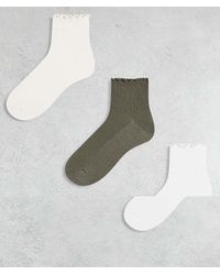Monki - Confezione Da 3 Paia Di Calzini Alla Caviglia Con Bordo Smerlato Colore Bianco, E Kaki - Lyst